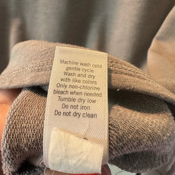 Women’s Gray Athleta Sweatshirt, hi-low cut - size small - Picture 5 of 5